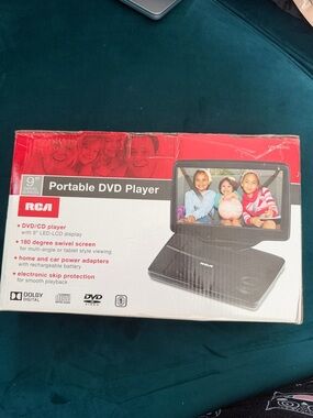 RCA 9" Portable DVD Player - Black (Swivel Screen)